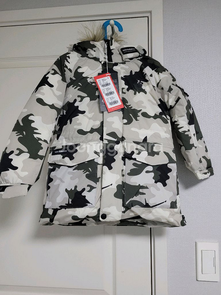 뉴발란스키즈 구스다운 패딩 팝니다. 사이즈110 새상품--0