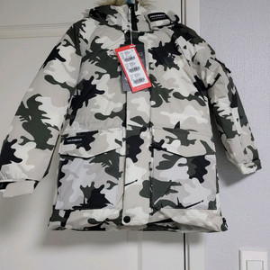 뉴발란스키즈 구스다운 패딩 팝니다. 사이즈110 새상품