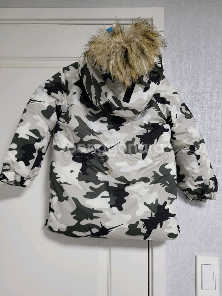 뉴발란스키즈 구스다운 패딩 팝니다. 사이즈110 새상품--1