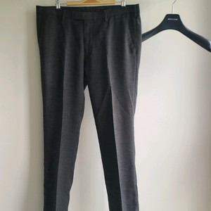 남성 유니클로 봄여름 정장바지 폴리에스터 팬츠 차콜 / 무신사 에피그램 마인드브릿지