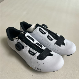 (새제품) 피직 템포 오버커브r5 클릿슈즈