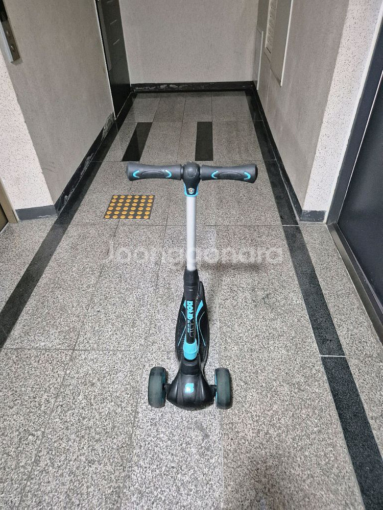 아동용 킥보드--1