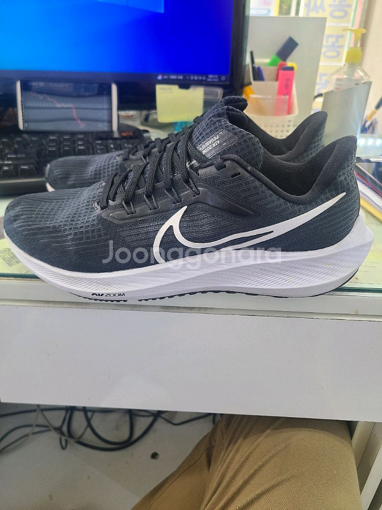 나이키 런닝화 에어 줌 페가수스39 270 팝니다--2