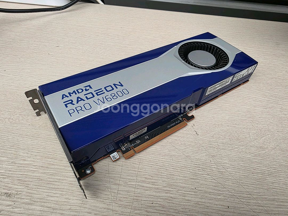 AMD RADEON PRO W6800--0