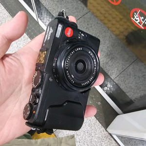 후지 x70 카메라 (라이카아님)
