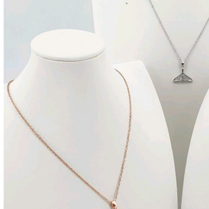 고래꼬리 목걸이