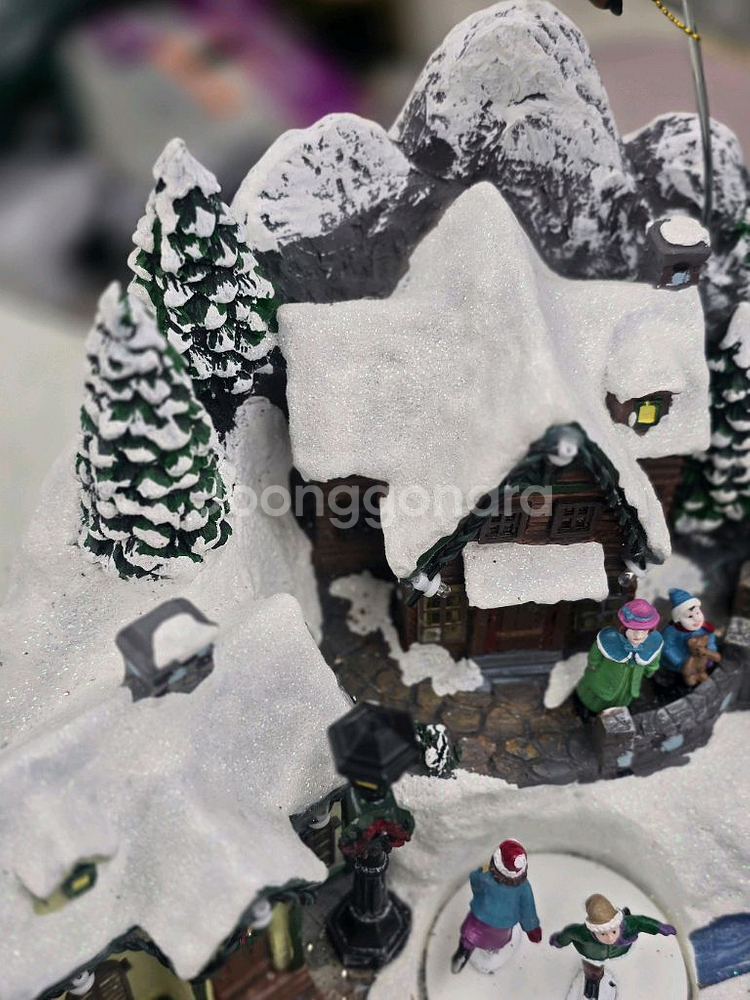 코스트코 크리스마스 눈오는 마을 장식 36cm--3