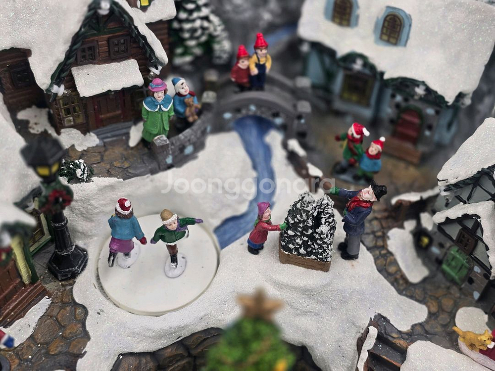 코스트코 크리스마스 눈오는 마을 장식 36cm--4