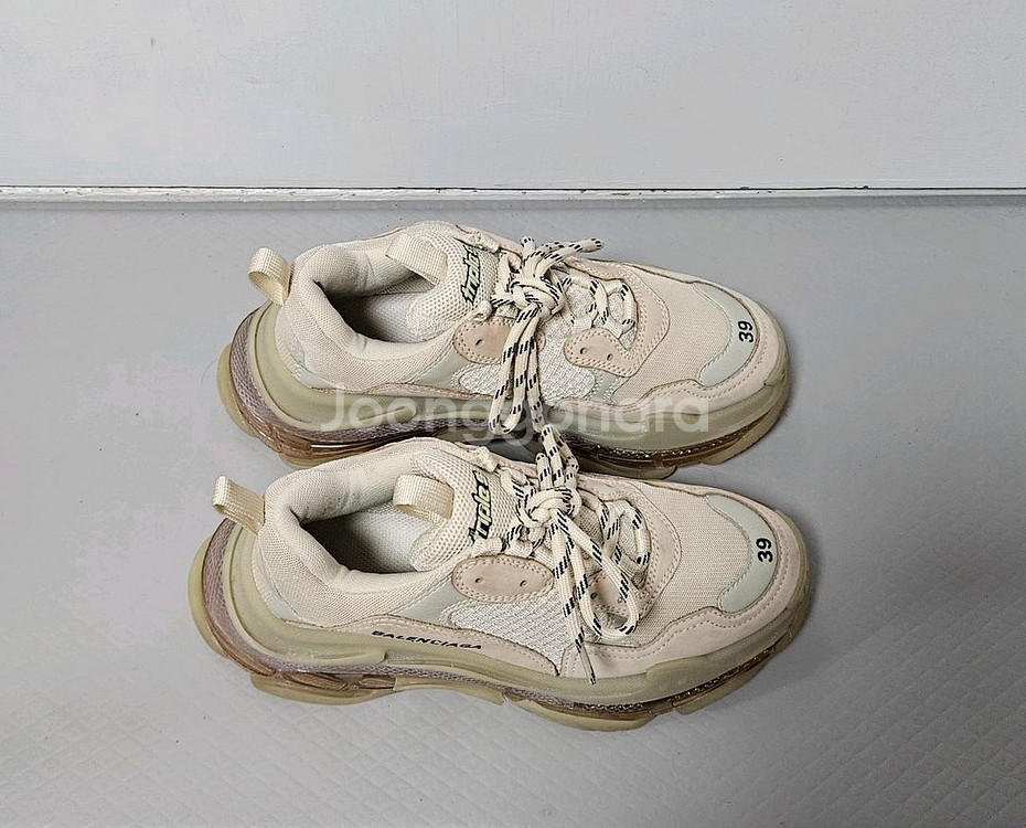 구제명품 인수하실분(발렌시아가, 디올,골든구스 등).--0