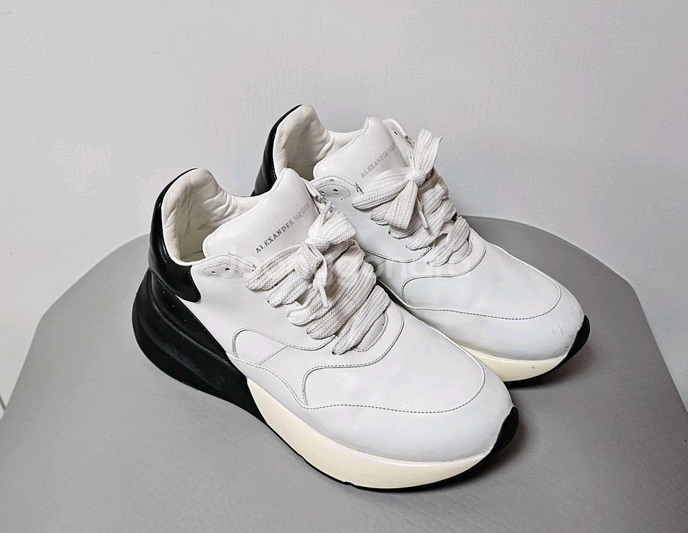 구제명품 인수하실분(발렌시아가, 디올,골든구스 등).--3