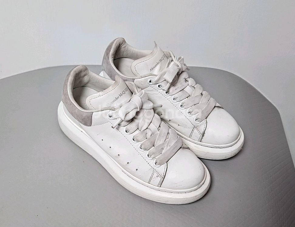 구제명품 인수하실분(발렌시아가, 디올,골든구스 등).--9