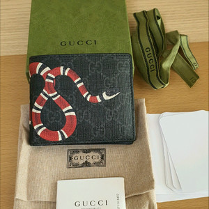 (미사용)구찌 스네이크 반지갑 새상품급 정품(감정O)프라다루이비통디올고야드샤넬셀린느보테가생로랑