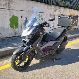 깨끗한 야마하 25년식 XMAX300 판매합니다.