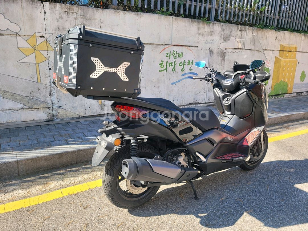 깨끗한 야마하 25년식 XMAX300 판매합니다.--3