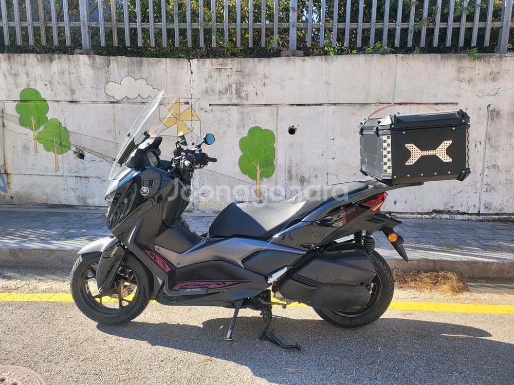 깨끗한 야마하 25년식 XMAX300 판매합니다.--1