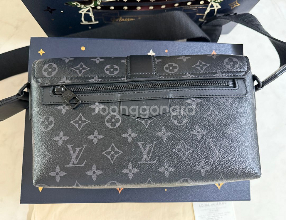 루이비통S-케이프 메신저백--2