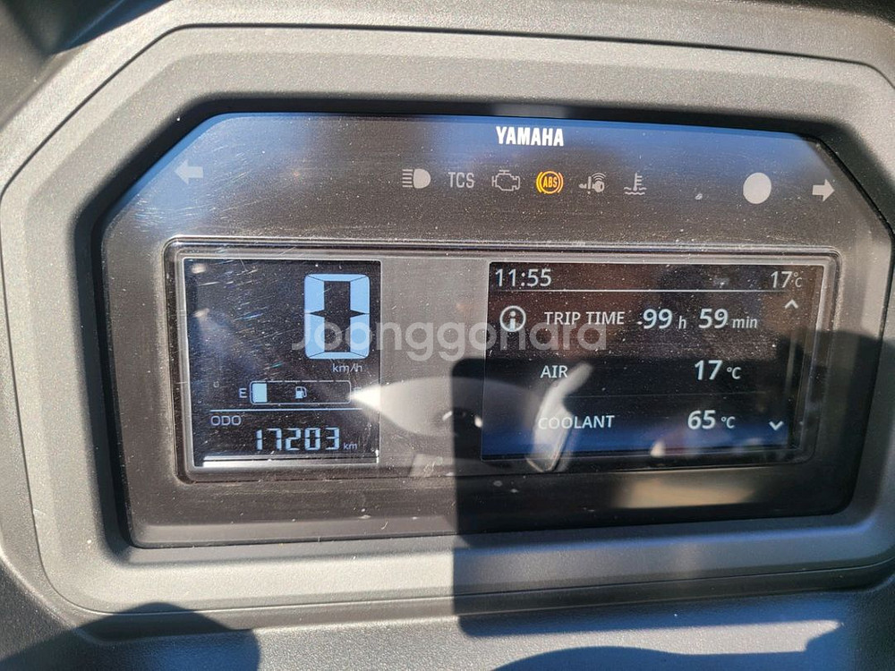 깨끗한 야마하 25년식 XMAX300 판매합니다.--4