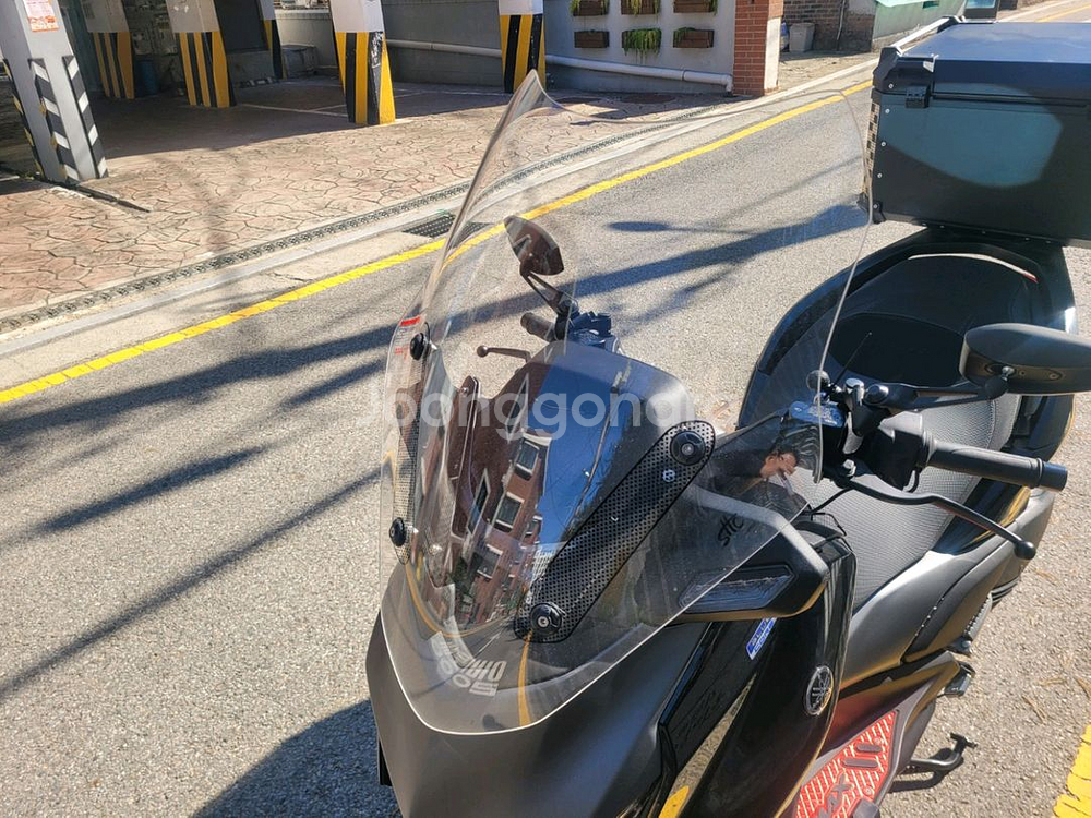 깨끗한 야마하 25년식 XMAX300 판매합니다.--8