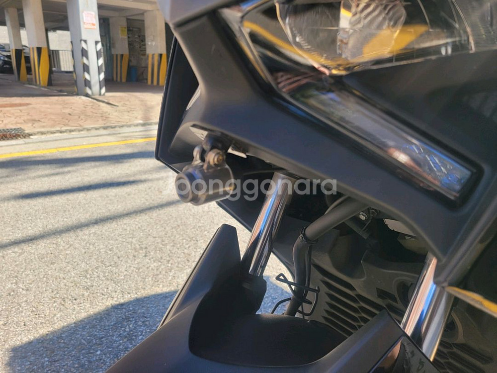 깨끗한 야마하 25년식 XMAX300 판매합니다.--6