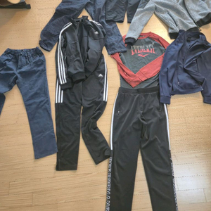 운동복 세트 (아디다스, 에버라스트 등)
