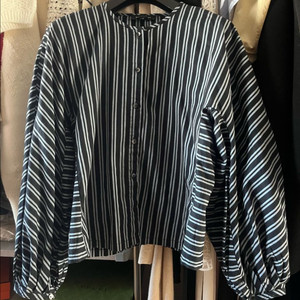 클럽모나코 벌룬소매 블라우스