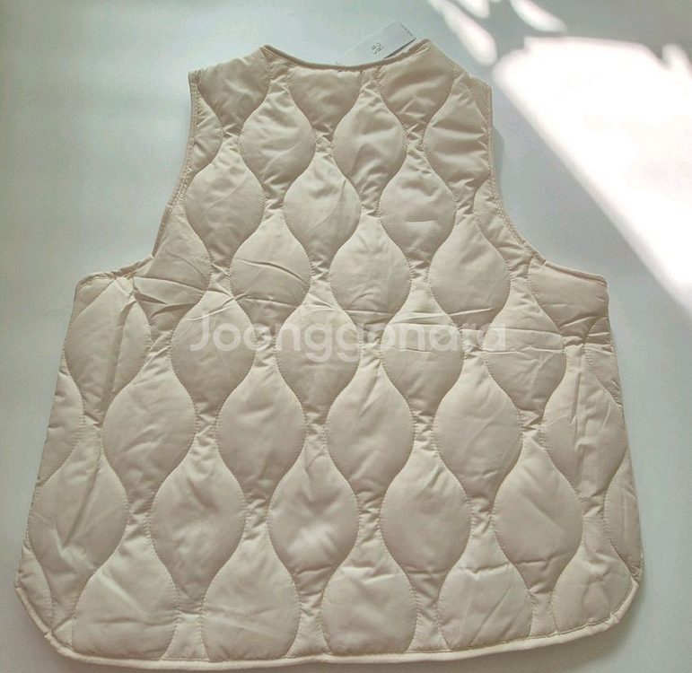 (새상품) 물결퀼팅 패딩 조끼--7