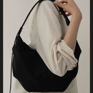 낫띵리튼 나일론 호보백 블랙