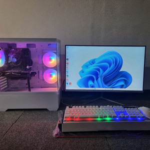 게이밍 컴퓨터 화이트 풀세트팝니다.롤.캐드.포토샵.스팀.PC.피시.발로란트