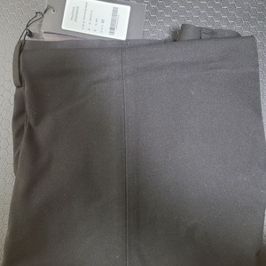 무신사 스탠다드 테이퍼드 히든 밴딩 크롭 슬랙스 [블랙] 32 택포 2.5만원에 팝니다.