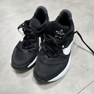 나이키 스타 러너 4 GS 런닝화 225