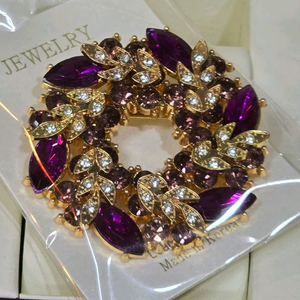 크리스탈 장식 브로치