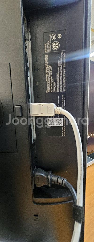 Dell 모니터 p2415q 4K 모니터 2대를 32에 팝니다.--4