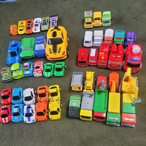 자동차 장난감 모음