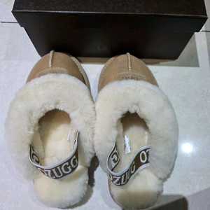 호주UGG키즈코케트슬리퍼밴드형 210