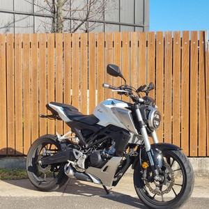 혼다 cb125r 18년식/1만대키로수/화이트컬러/급매