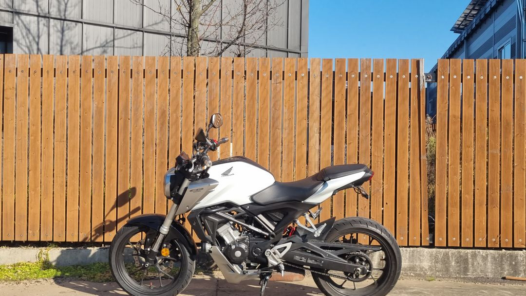 혼다 cb125r 18년식/1만대키로수/화이트컬러/급매 이미지