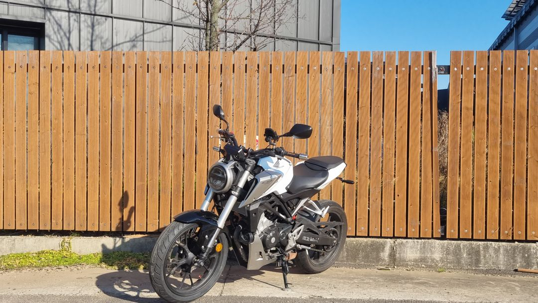 혼다 cb125r 18년식/1만대키로수/화이트컬러/급매 이미지