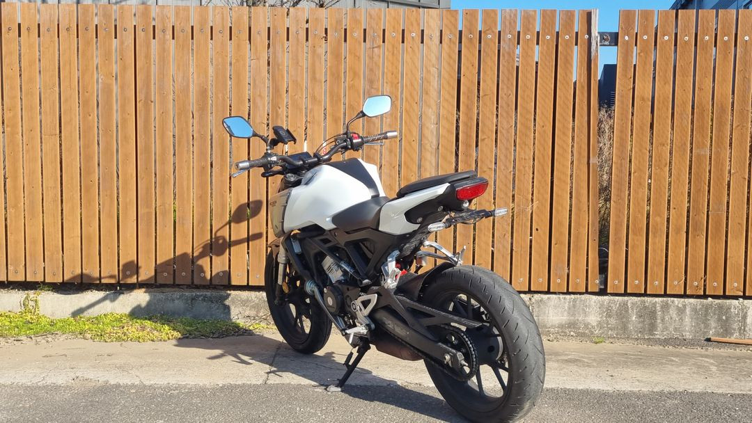 혼다 cb125r 18년식/1만대키로수/화이트컬러/급매 이미지