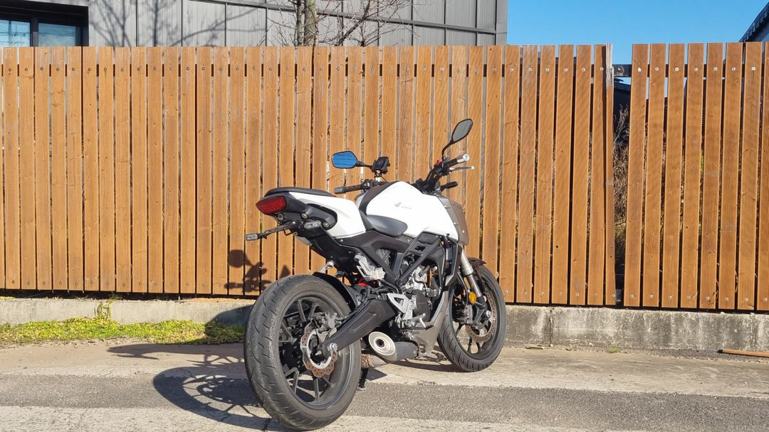 혼다 cb125r 18년식/1만대키로수/화이트컬러/급매 이미지