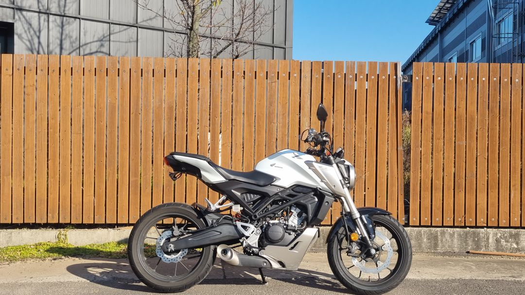 혼다 cb125r 18년식/1만대키로수/화이트컬러/급매 이미지