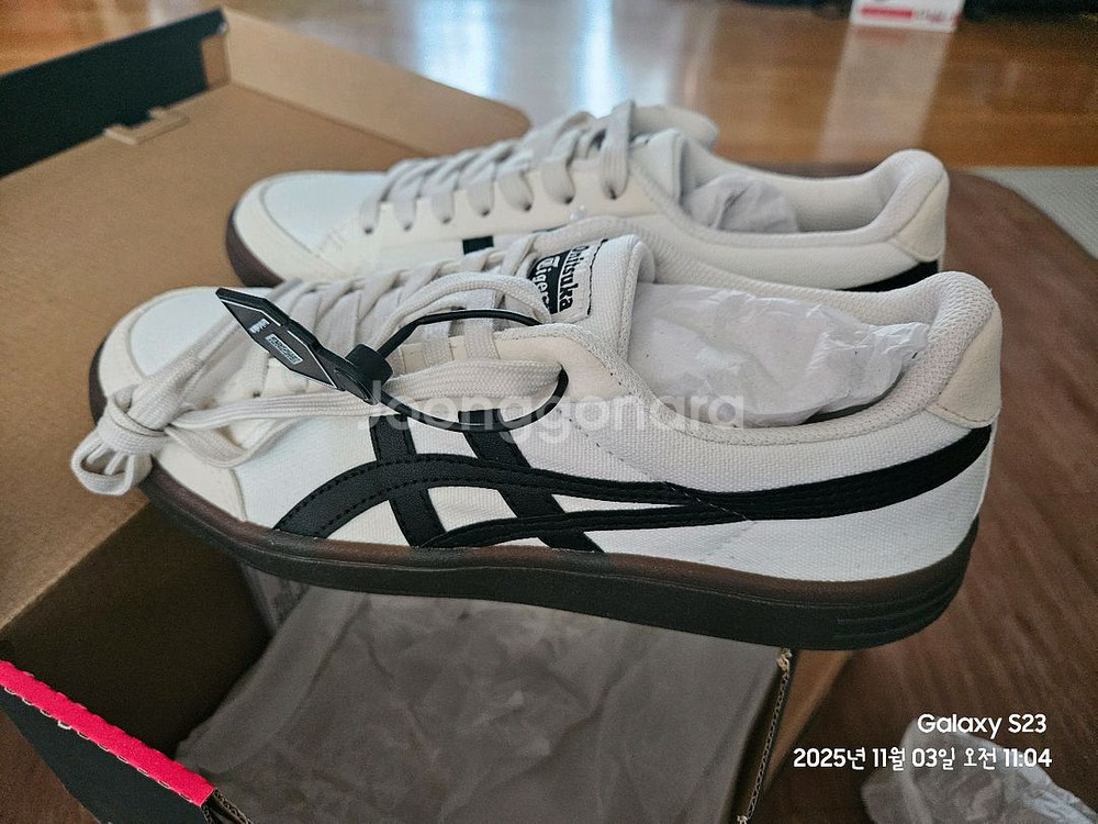 오니츠카타이거 스니커즈 245--1