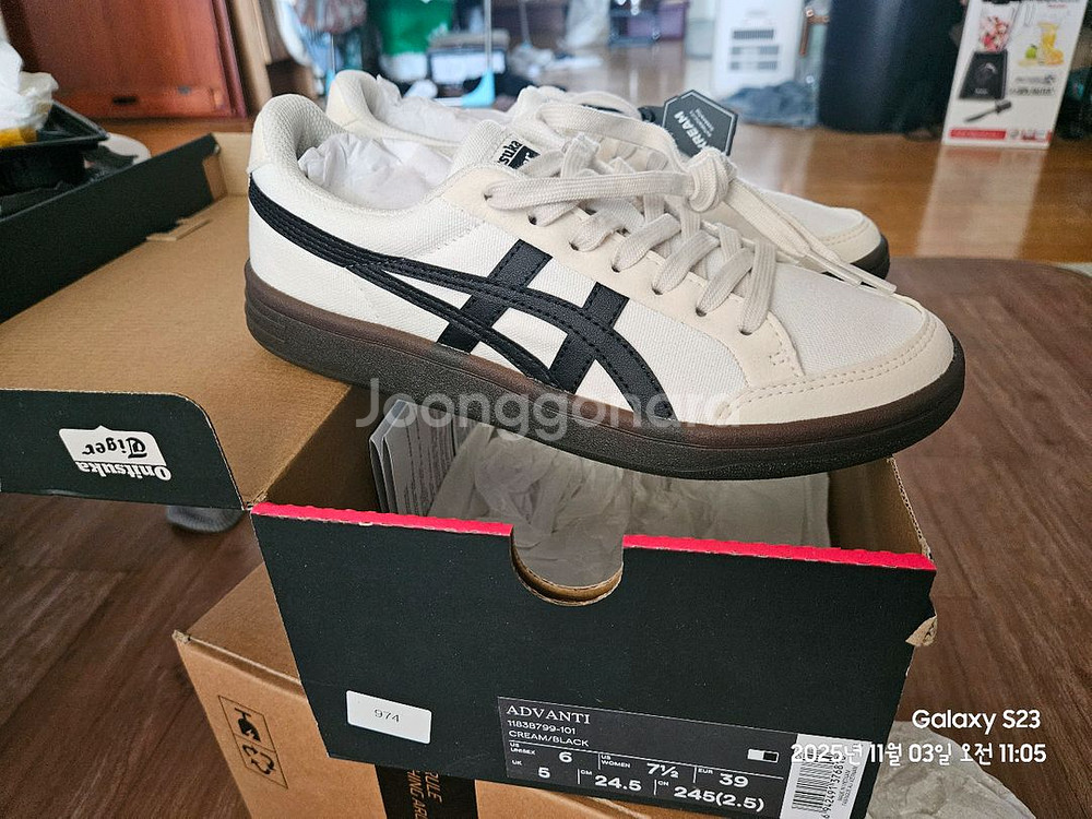 오니츠카타이거 스니커즈 245--3