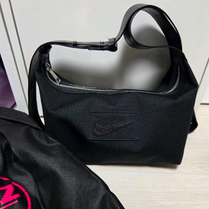 켈리즈 나이키 쿠션백