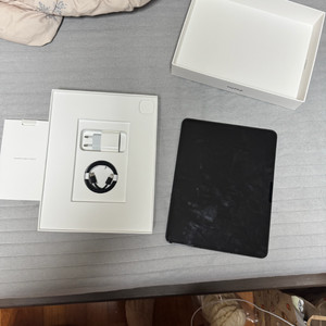 아이패드 프로 m4 13인치 블랙 512기가 셀룰러 풀박 팝니다