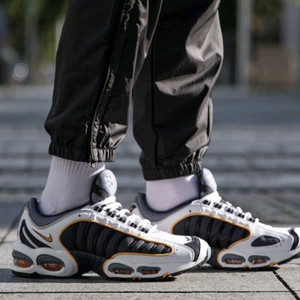 [265] 나이키 에어맥스 테일윈드4