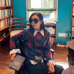 코스모폴리탄줄라이 아가일 니트