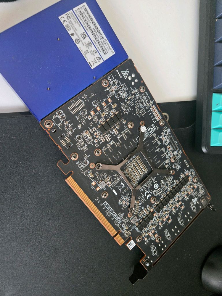 AMD 라데온 RX6600 그래픽카드--1