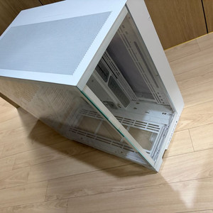 리안리 O11D EVO XL 화이트 메쉬 킷 포함