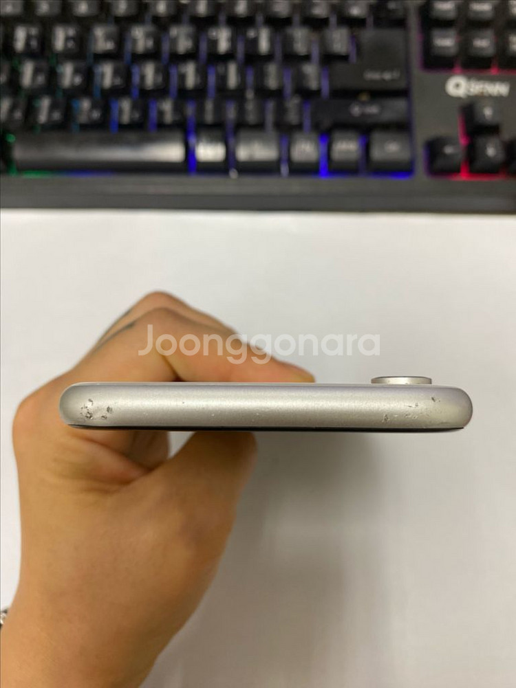 아이폰XR 화이트 외관깔끔 128GB 무잔상--3