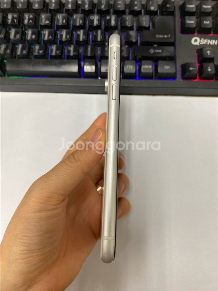 아이폰XR 화이트 외관깔끔 128GB 무잔상--4